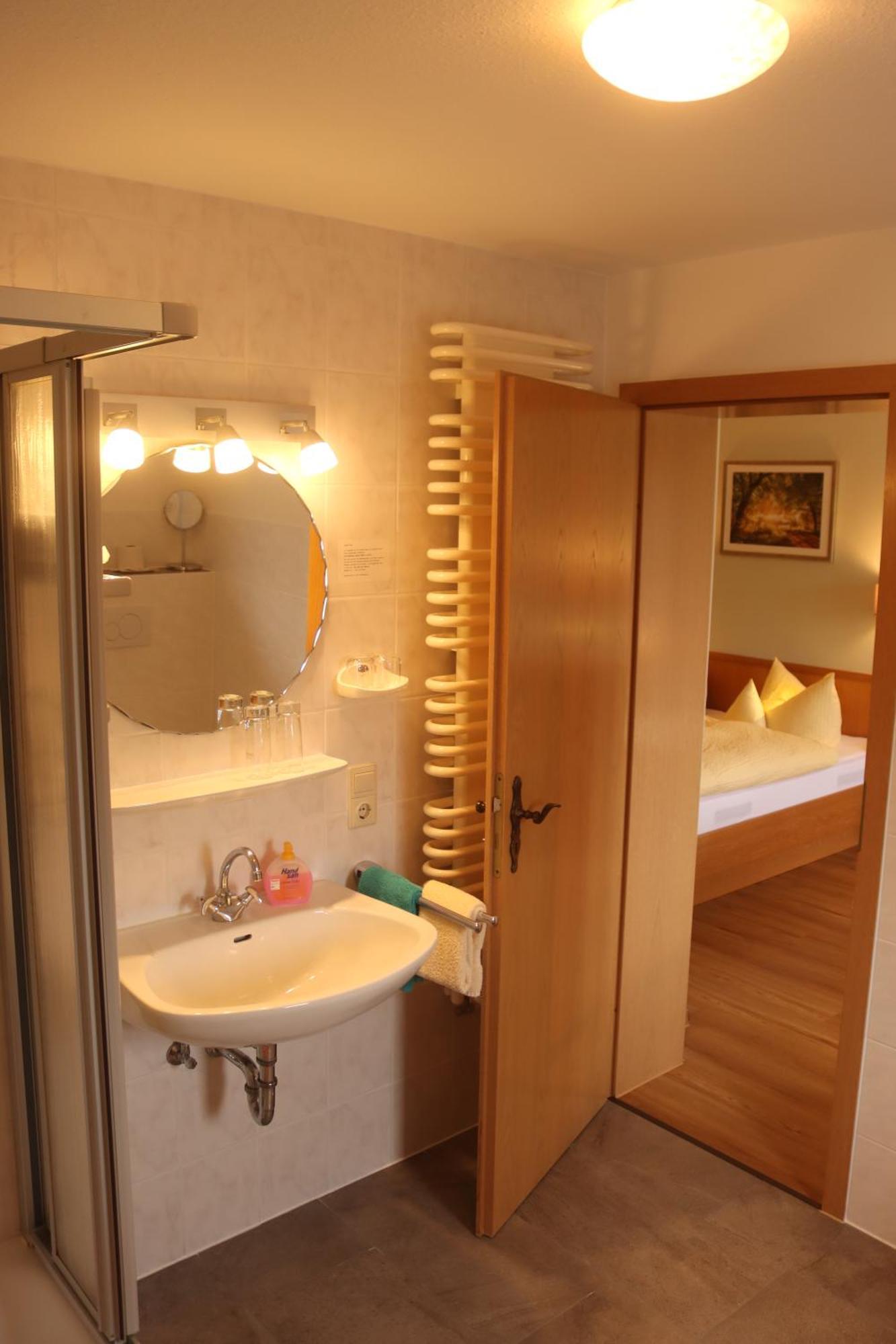 Landhotel Gasthof Zur Post Langewiese Kültér fotó
